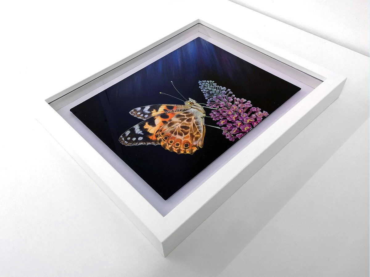 Side view of the picture frame.